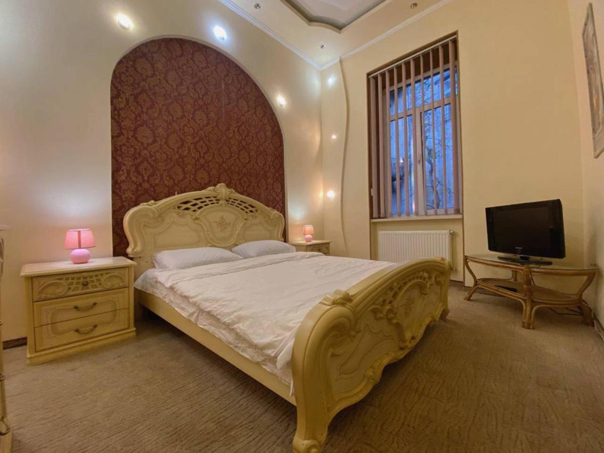 Apartment Veronica in center Lviv Buitenkant foto